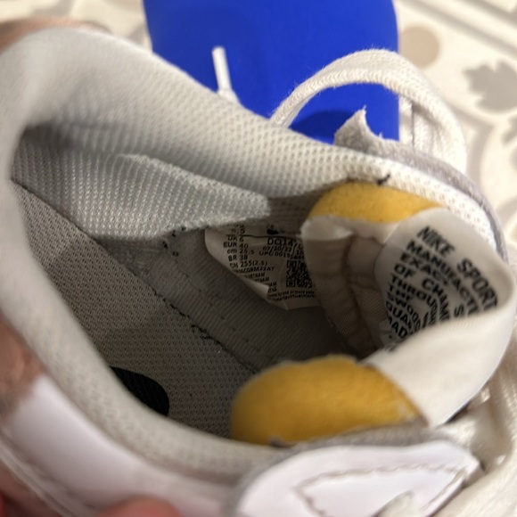 Nike Women’s Shoes 8.5 EUC - Picture 4 of 7